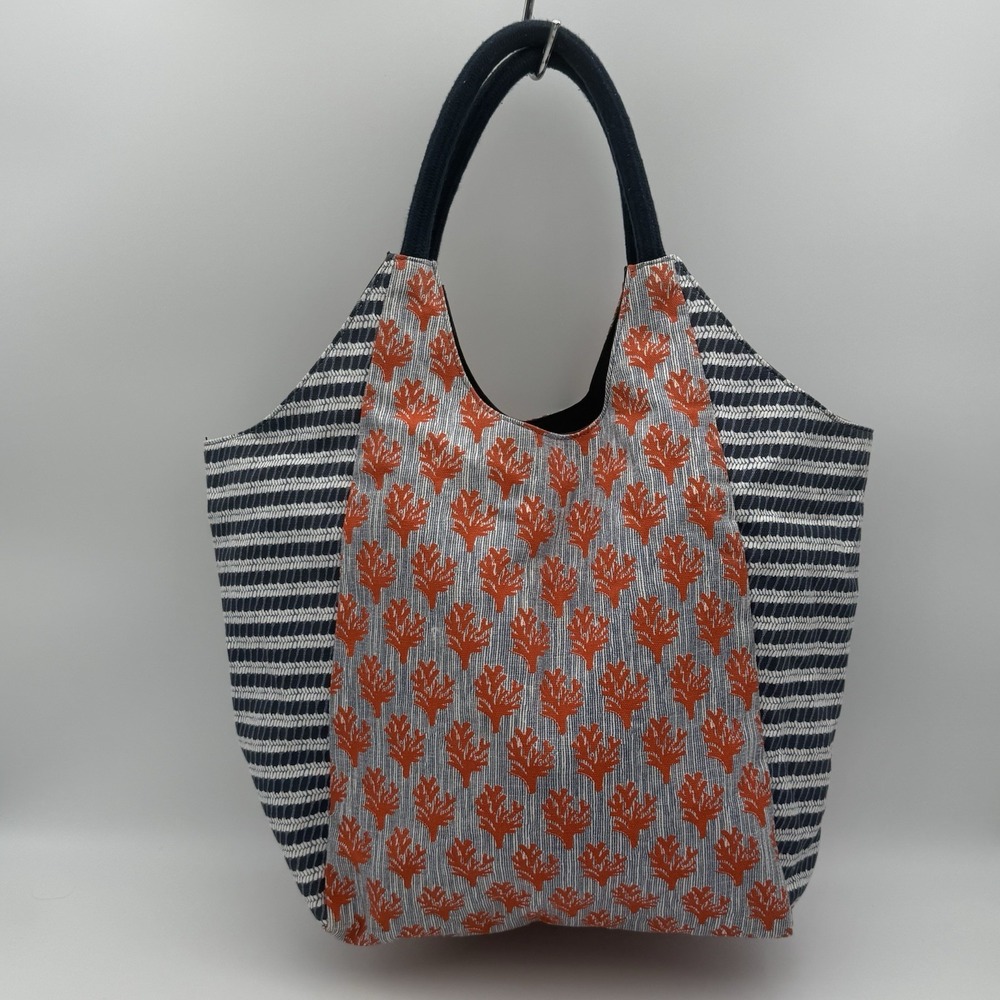 STELLA & DOT Coral Dune Beach Bag Large Tote Bag Striped Interior Pockets Hobo